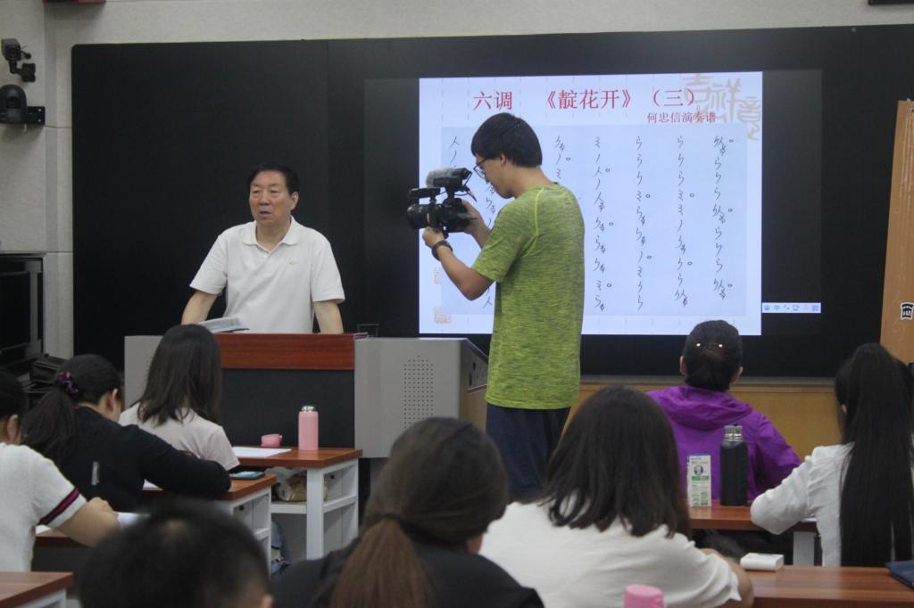程天健老师为学员授课