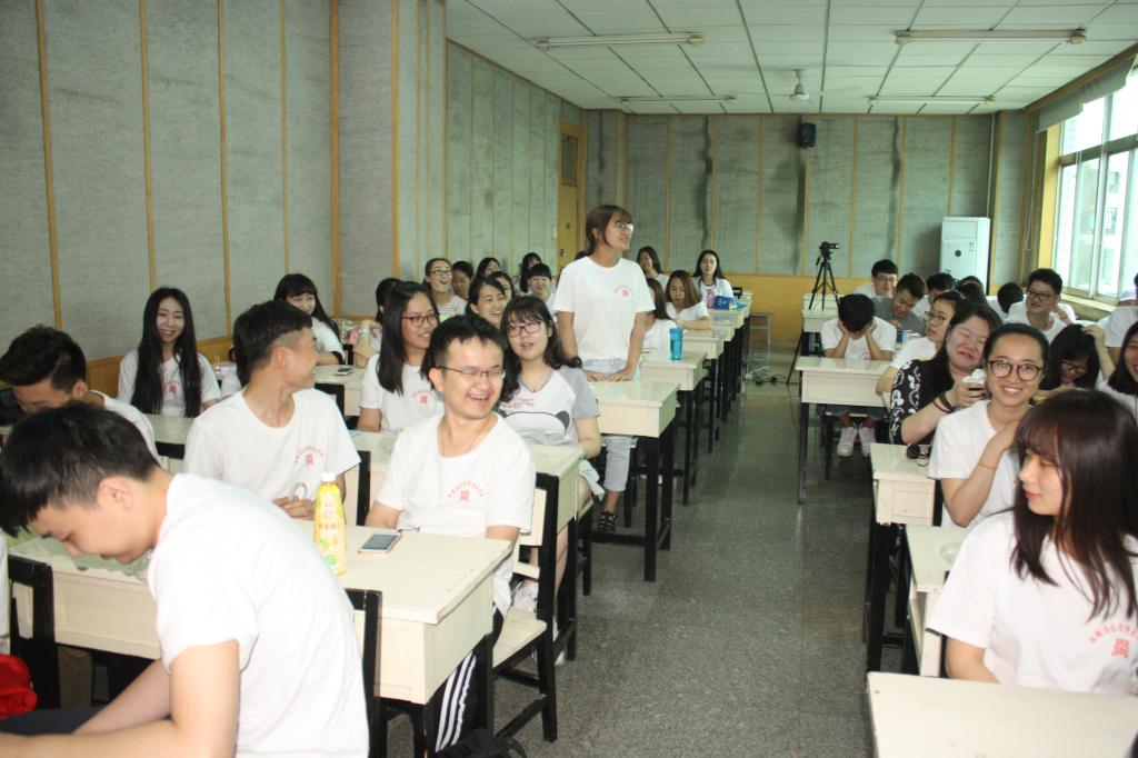 员工黄颖舒发言(2)