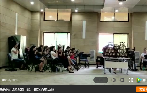 学员们进行鼓乐曲目合排(视频截图)