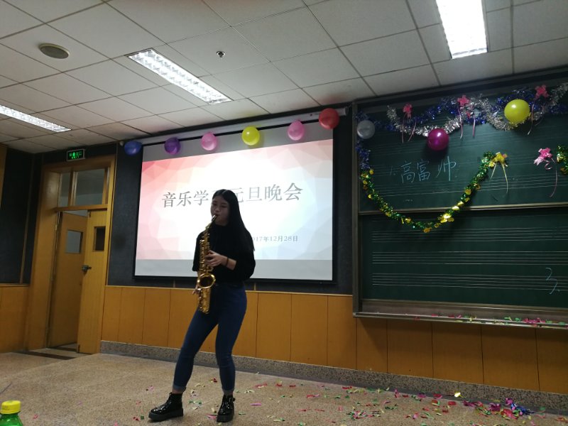 赵瑞霞萨克斯独奏《天路》