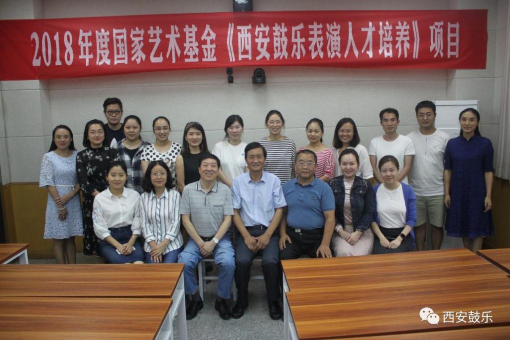 高德祥老师与学员老师们合影