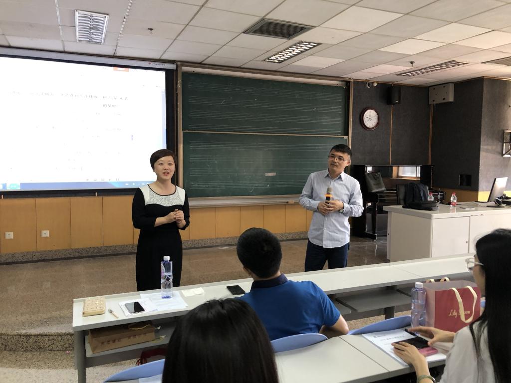 项筱刚老师与公司师生进行互动交流
