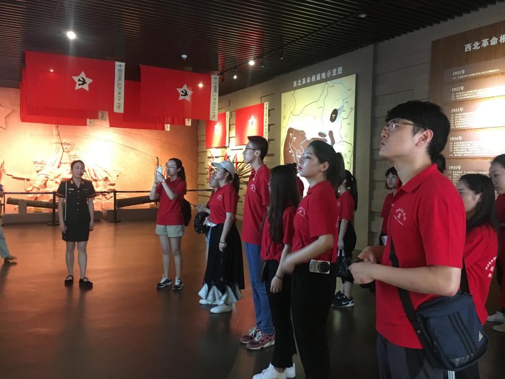 参观西北局纪念馆