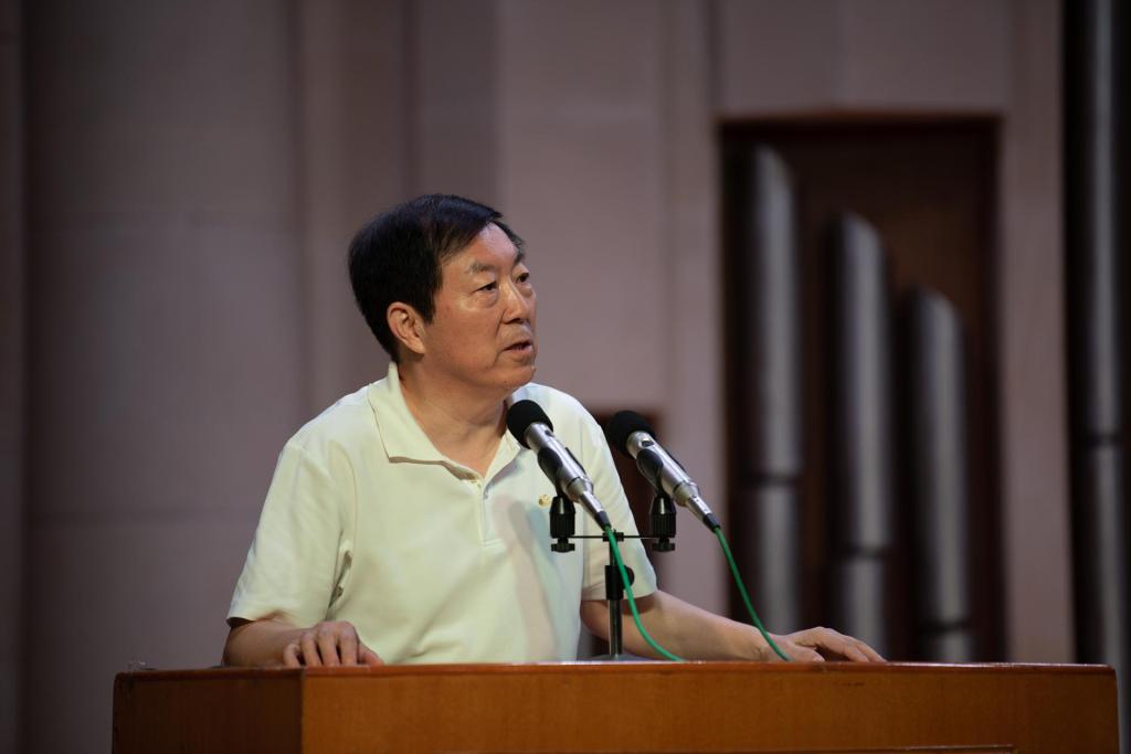 程天健教授代表教师团队发言