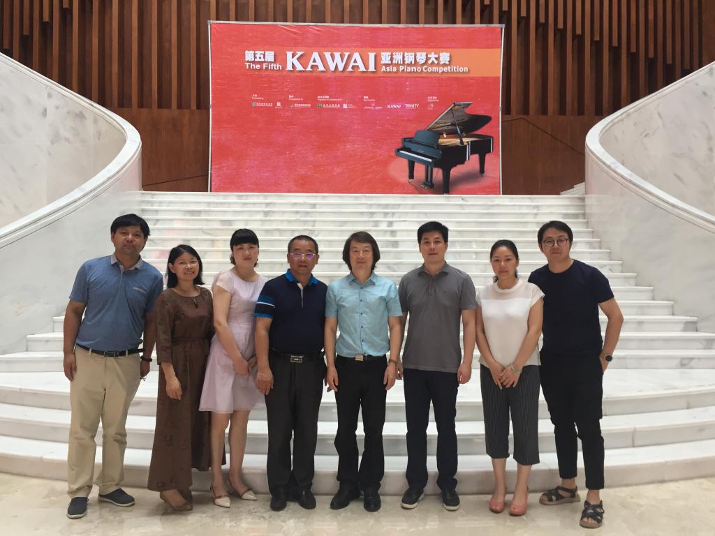 武音音乐学系教师参观艺术中心留影