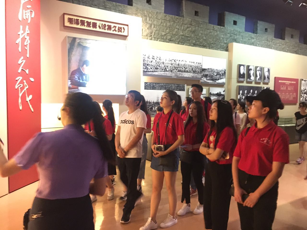 参观延安革命纪念馆