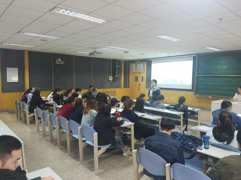 艺术管理专业教师张雨昕针对该专业同学关于采风前准备工作进行详细描述