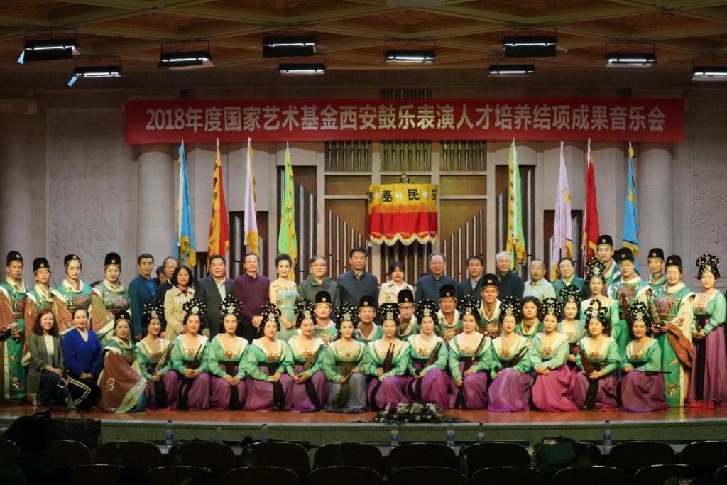 图十一 音乐会结束后全体学员与老师们合影留念