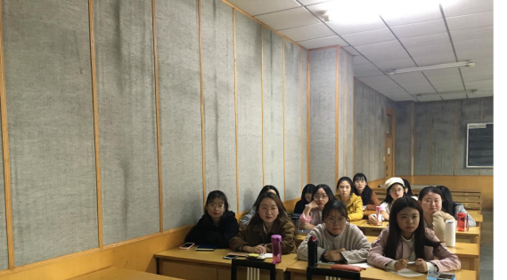 同学们认真思考闫老师的问题