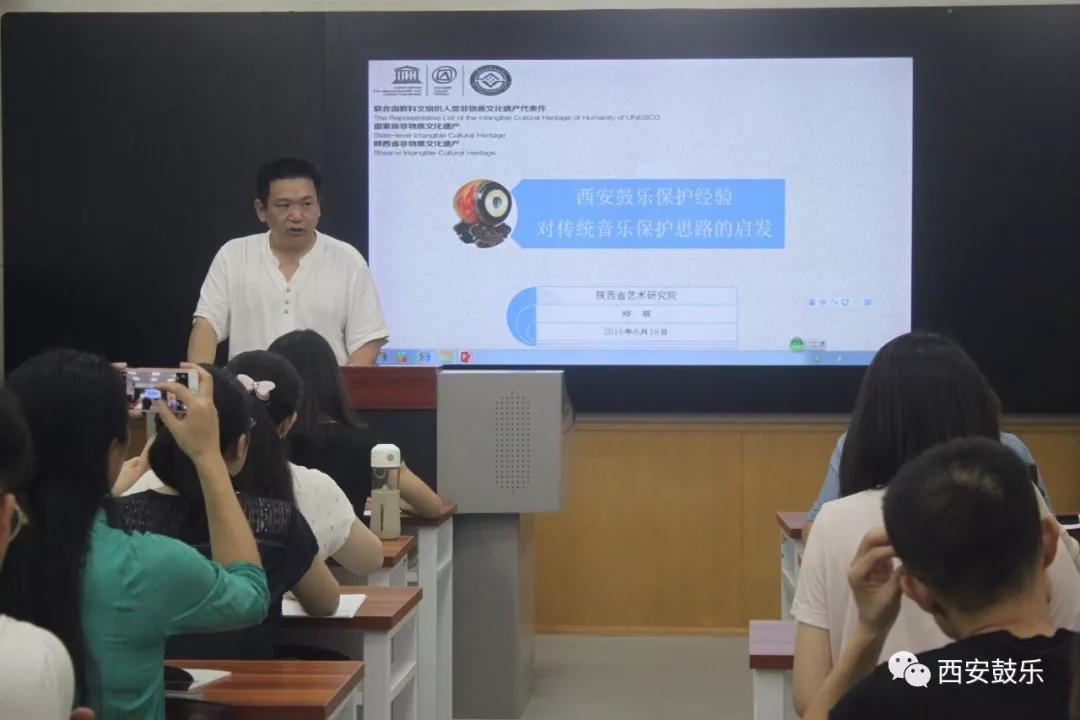 邓萌老师为学员们授课