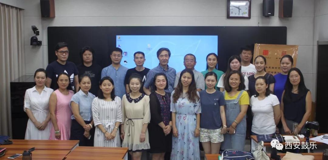 程旭老师与学员合影