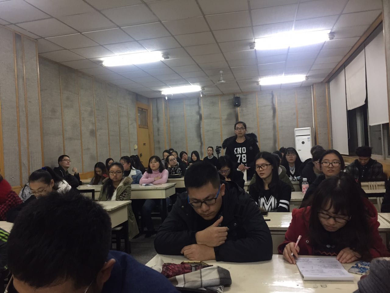 图四、讲座现场掠影